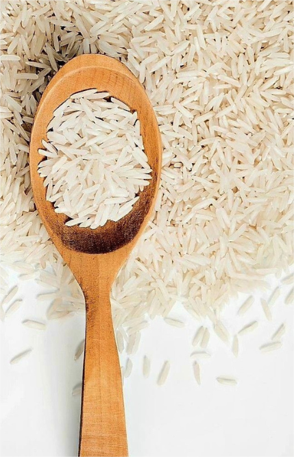 kiloi rice on wooden spoon